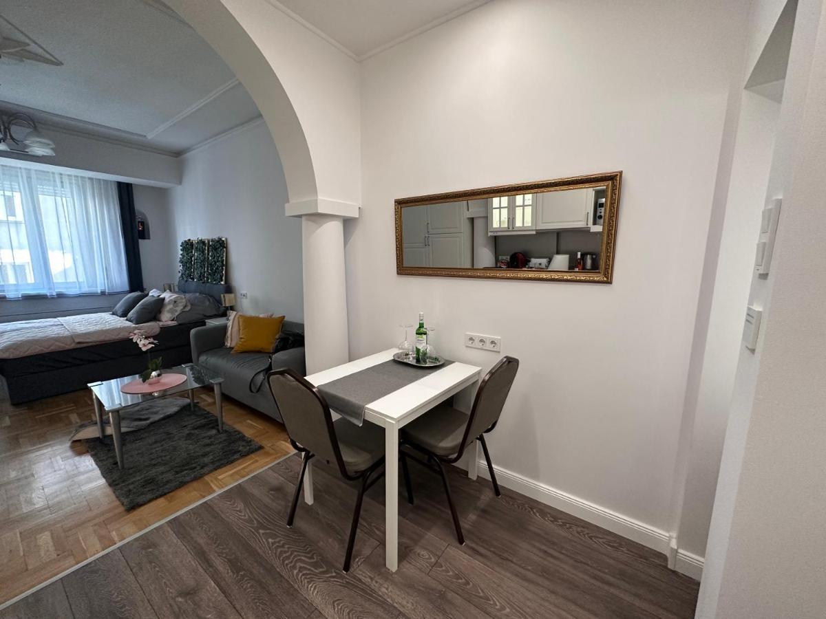 Elegant In The Centre With Ac Apartamento