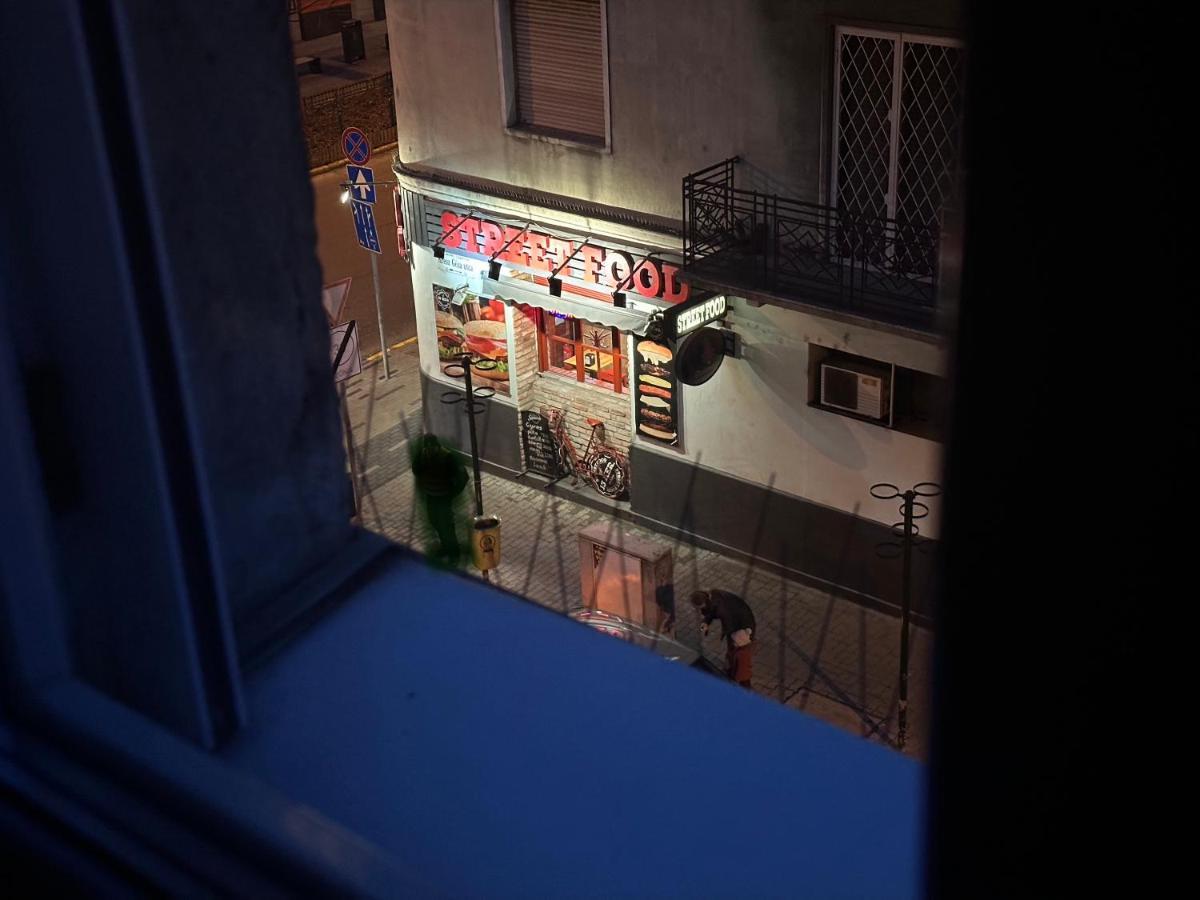 Elegant In The Centre With Ac Apartamento